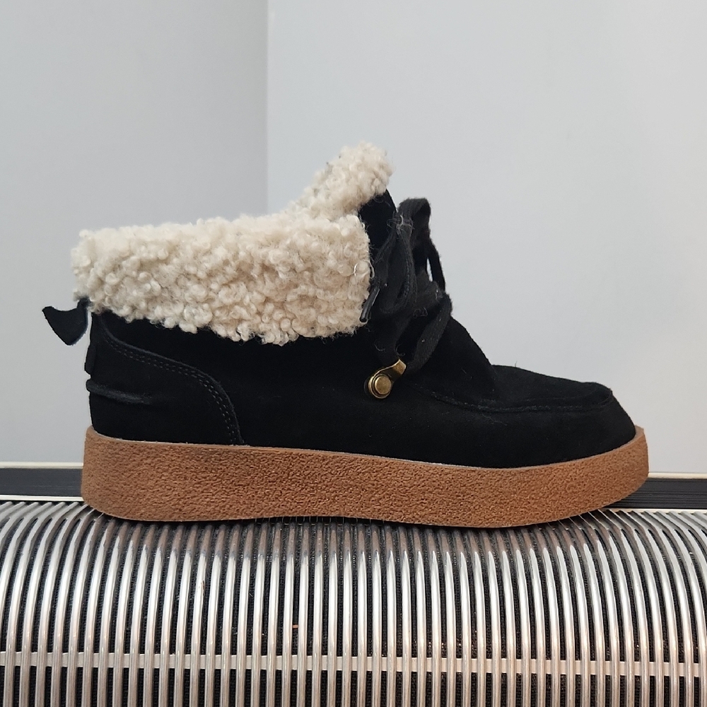 SUPER CUTE FAUX SUEDE LACE UP BOOTS SZ 8.5